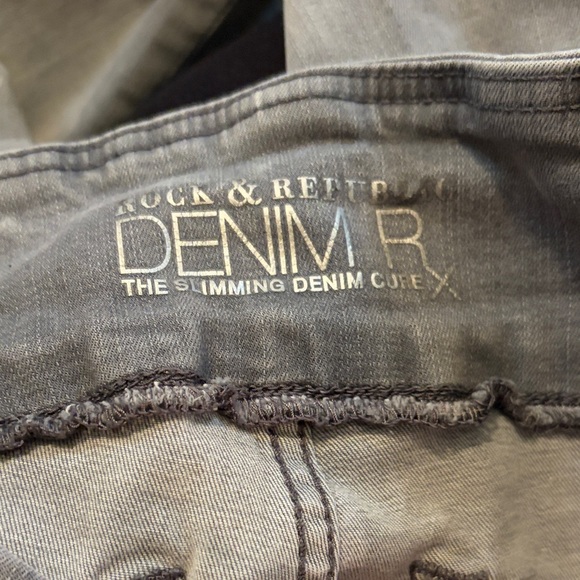 Rock & Republic Light Gray Skinny Jeans - Picture 3 of 3